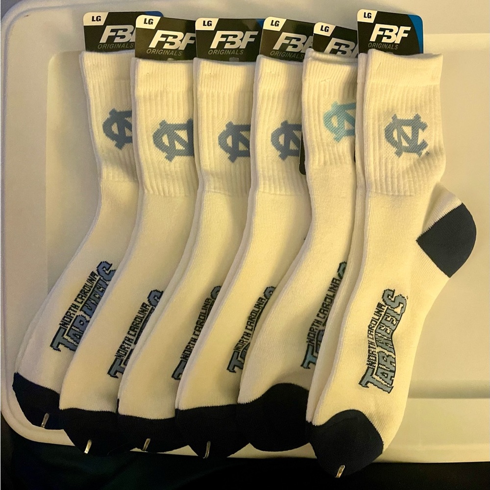 For Bare Feet North Carolina Tarheels Crew Socks 6 Pairs Brand New Thick Socks